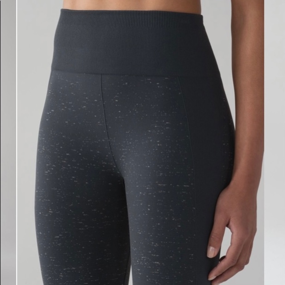 Lululemon Free to Flow 7/8 Tight Blue Tied/White
